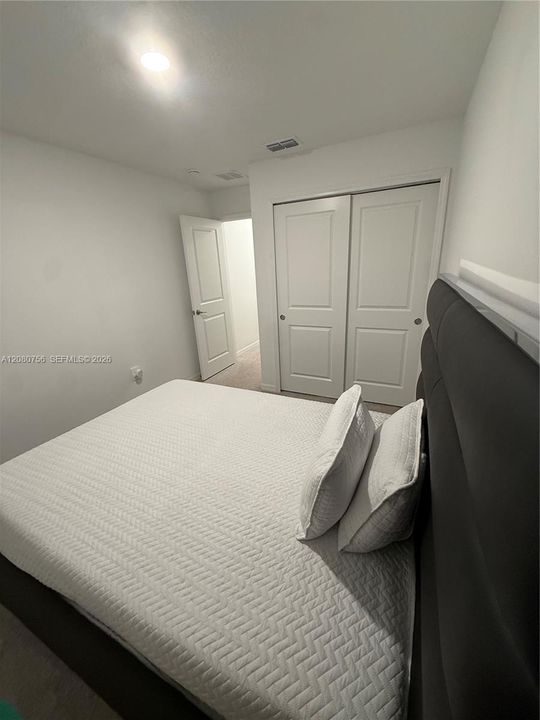 For Rent: $1,950 (3 beds, 2 baths, 1701 Square Feet)
