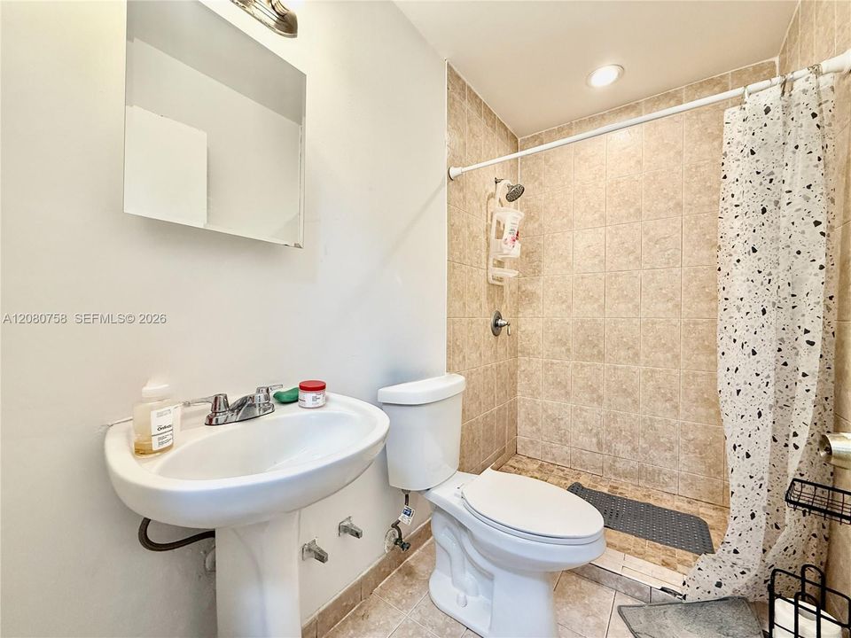 For Rent: $2,700 (4 beds, 3 baths, 3780 Square Feet)