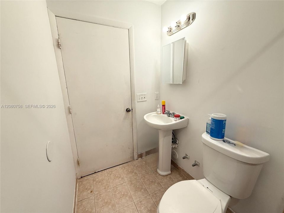 For Rent: $2,700 (4 beds, 3 baths, 3780 Square Feet)