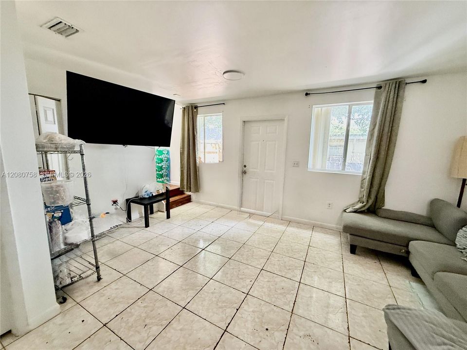 For Rent: $2,700 (4 beds, 3 baths, 3780 Square Feet)