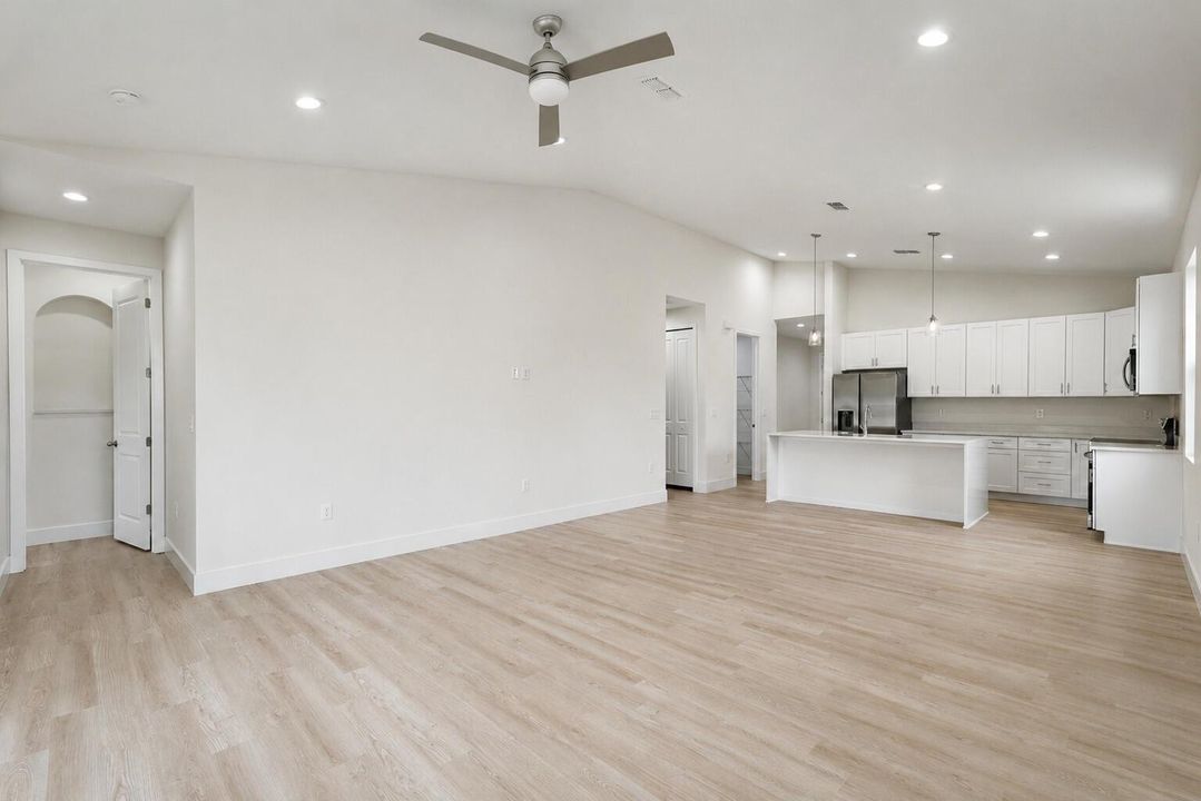 11- Kitchen Family Room