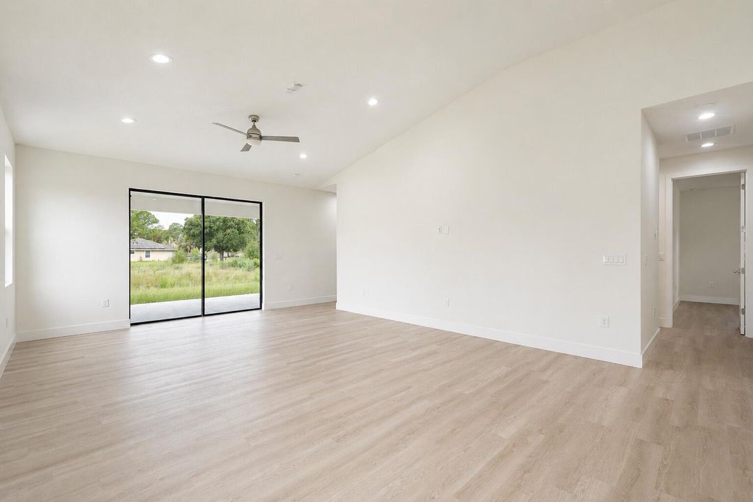 9 - Family Room