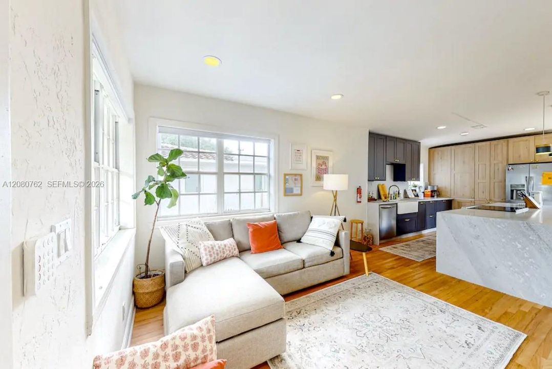 For Rent: $4,800 (3 beds, 2 baths, 1210 Square Feet)