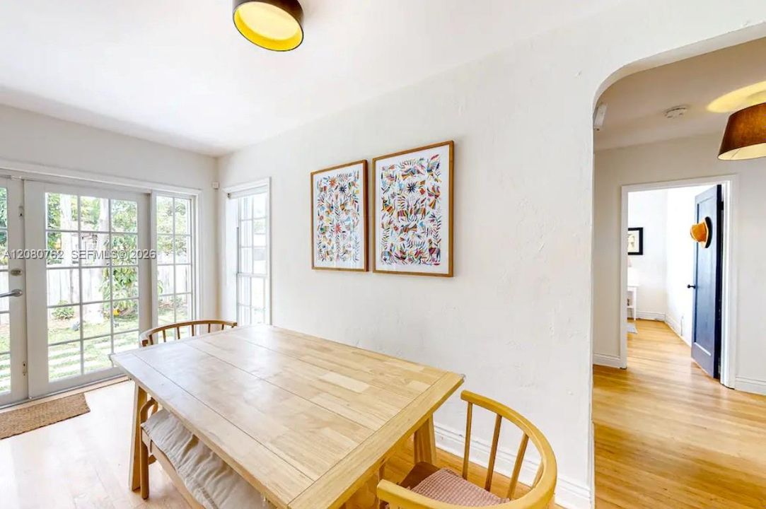 For Rent: $4,800 (3 beds, 2 baths, 1210 Square Feet)