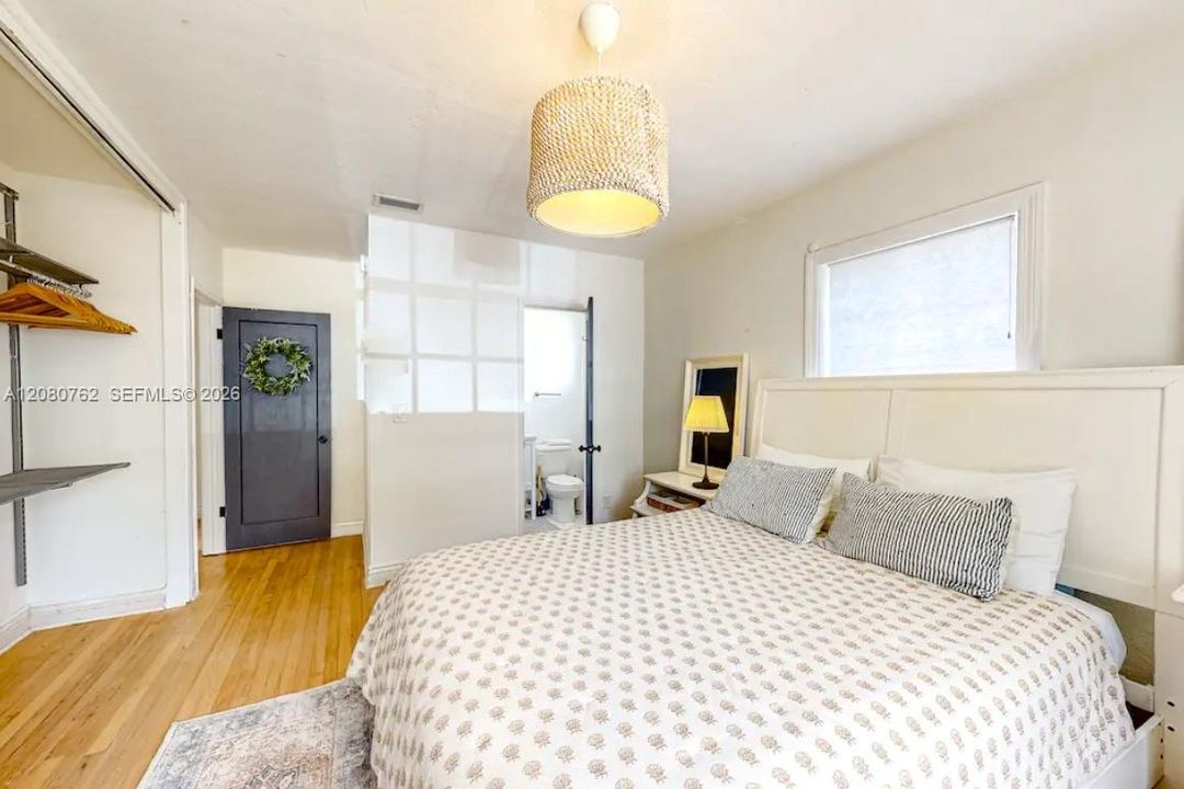 For Rent: $4,800 (3 beds, 2 baths, 1210 Square Feet)