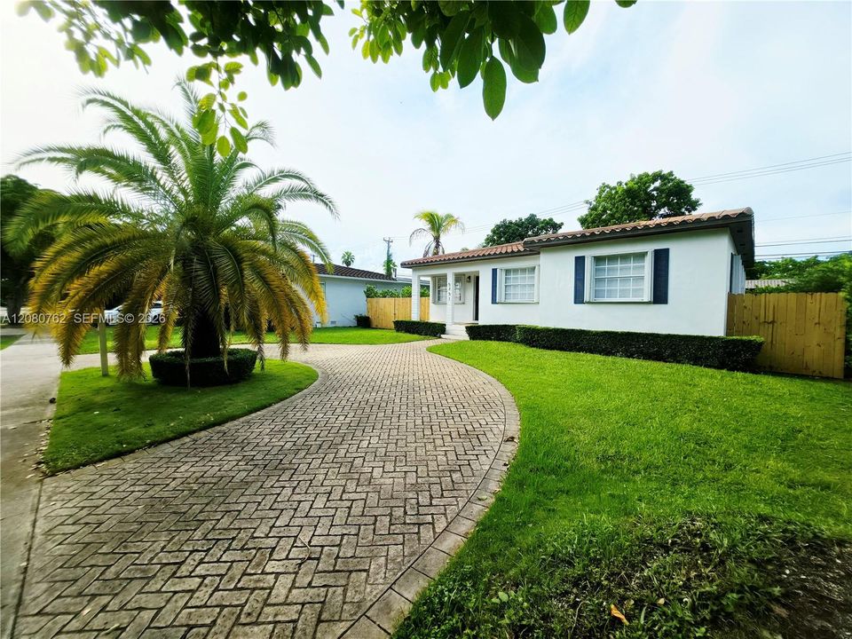 For Rent: $4,800 (3 beds, 2 baths, 1210 Square Feet)
