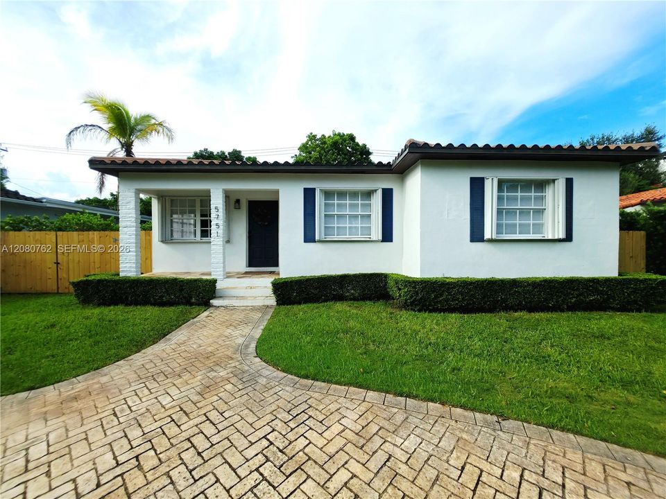 For Rent: $4,800 (3 beds, 2 baths, 1210 Square Feet)