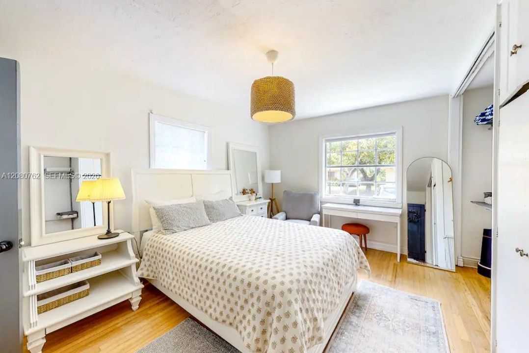 For Rent: $4,800 (3 beds, 2 baths, 1210 Square Feet)