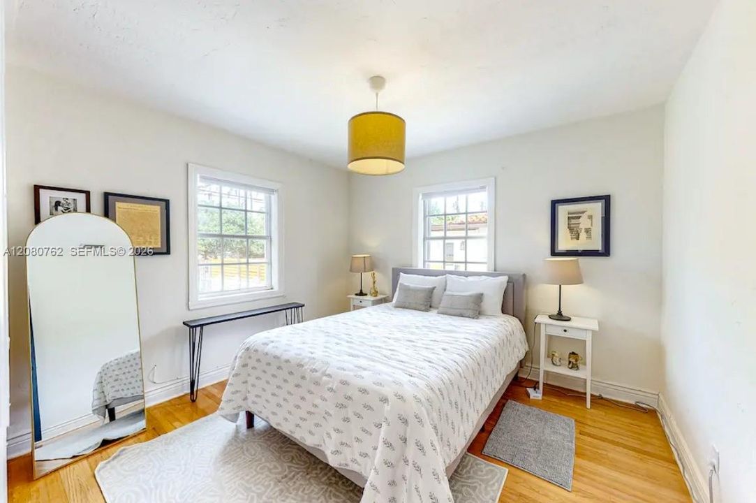 For Rent: $4,800 (3 beds, 2 baths, 1210 Square Feet)