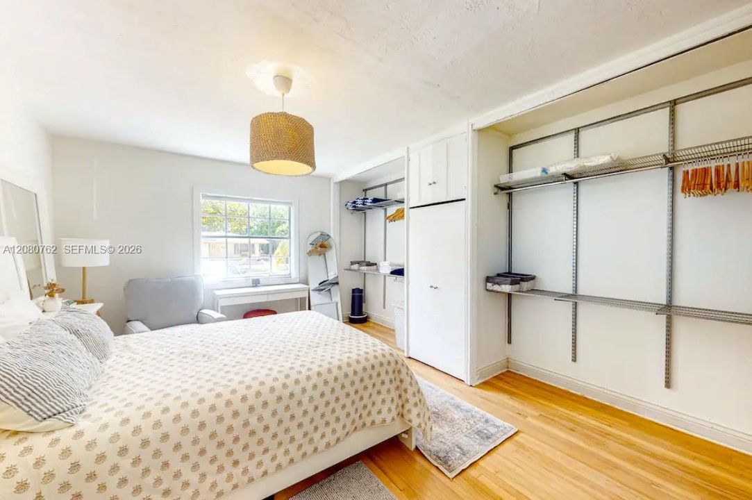 For Rent: $4,800 (3 beds, 2 baths, 1210 Square Feet)