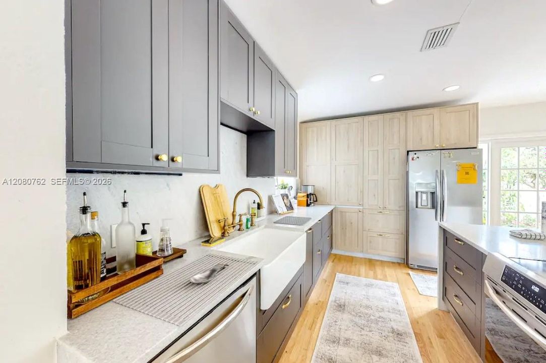 For Rent: $4,800 (3 beds, 2 baths, 1210 Square Feet)