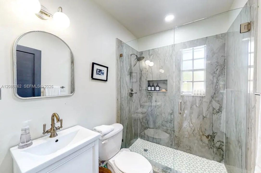 For Rent: $4,800 (3 beds, 2 baths, 1210 Square Feet)