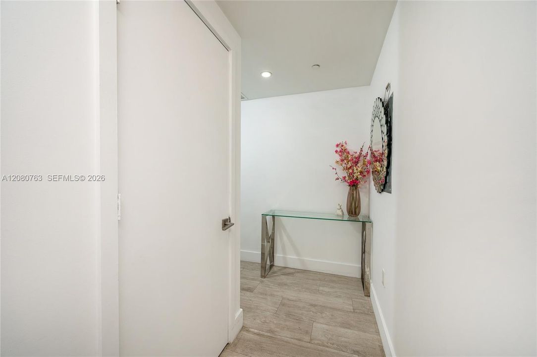 В аренду: $6,250 (2 спален, 2 ванн, 835 Квадратных фут)