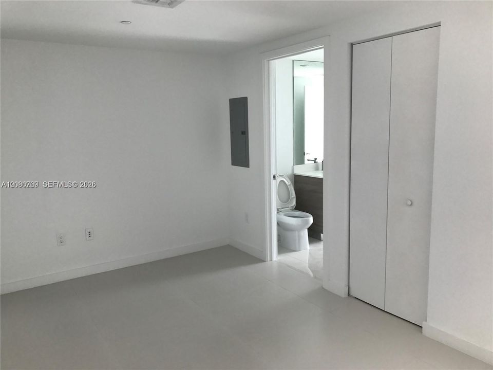 Active With Contract: $5,375 (2 beds, 2 baths, 1088 Square Feet)