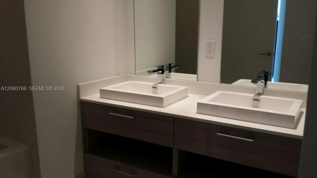Active With Contract: $5,375 (2 beds, 2 baths, 1088 Square Feet)