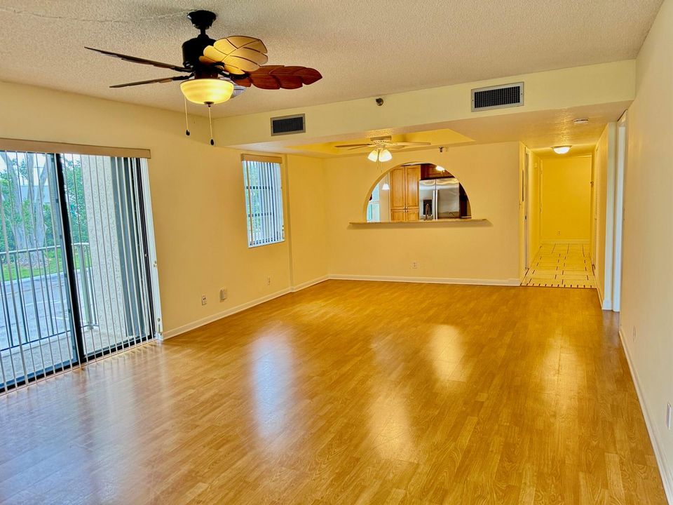 LIVING/DINING ROOM