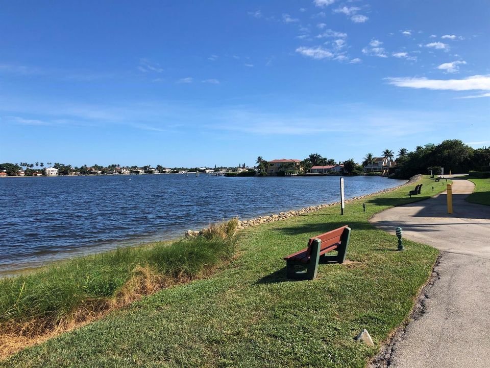 INTRACOASTAL/BEACH