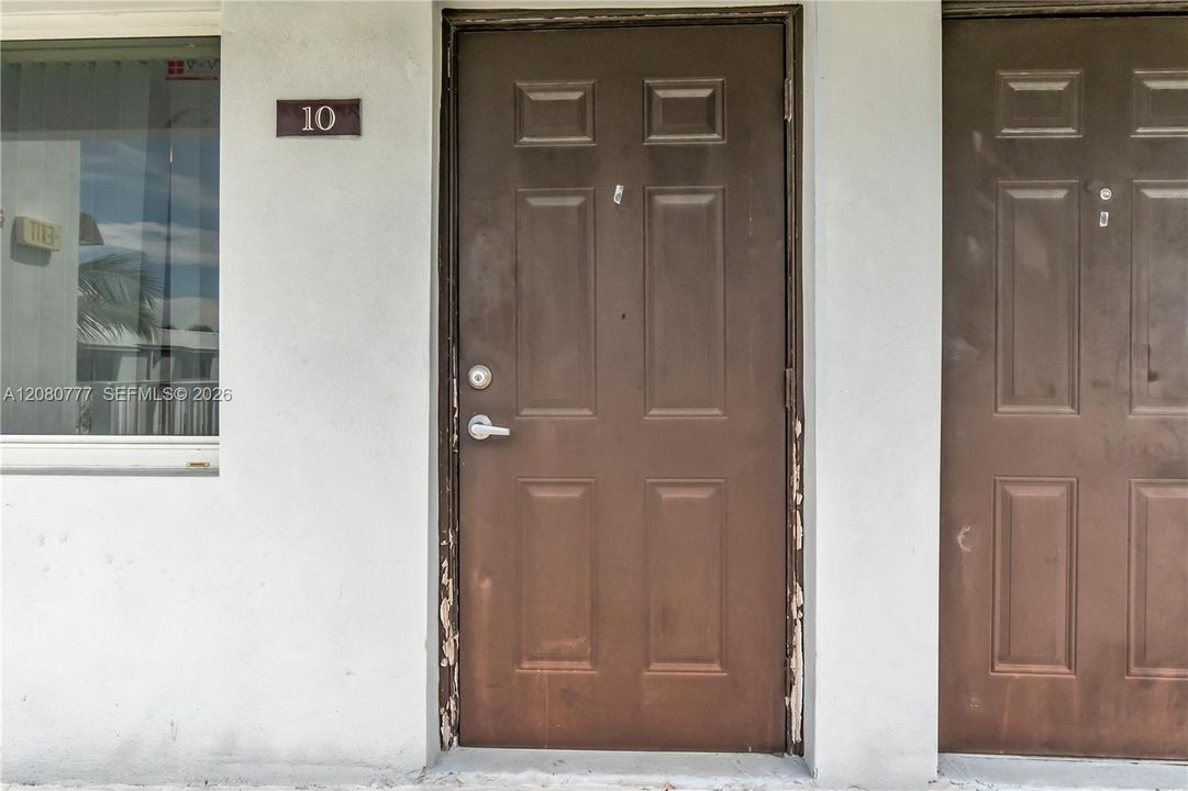 For Rent: $2,600 (3 beds, 1 baths, 1032 Square Feet)