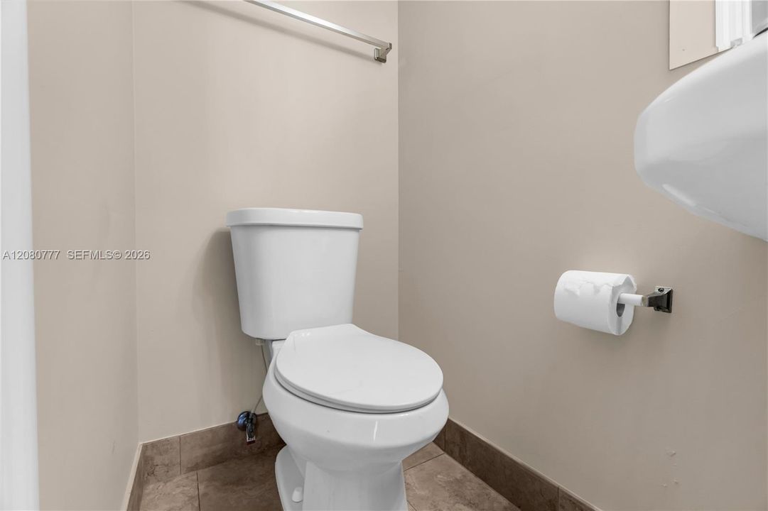 For Rent: $2,600 (3 beds, 1 baths, 1032 Square Feet)