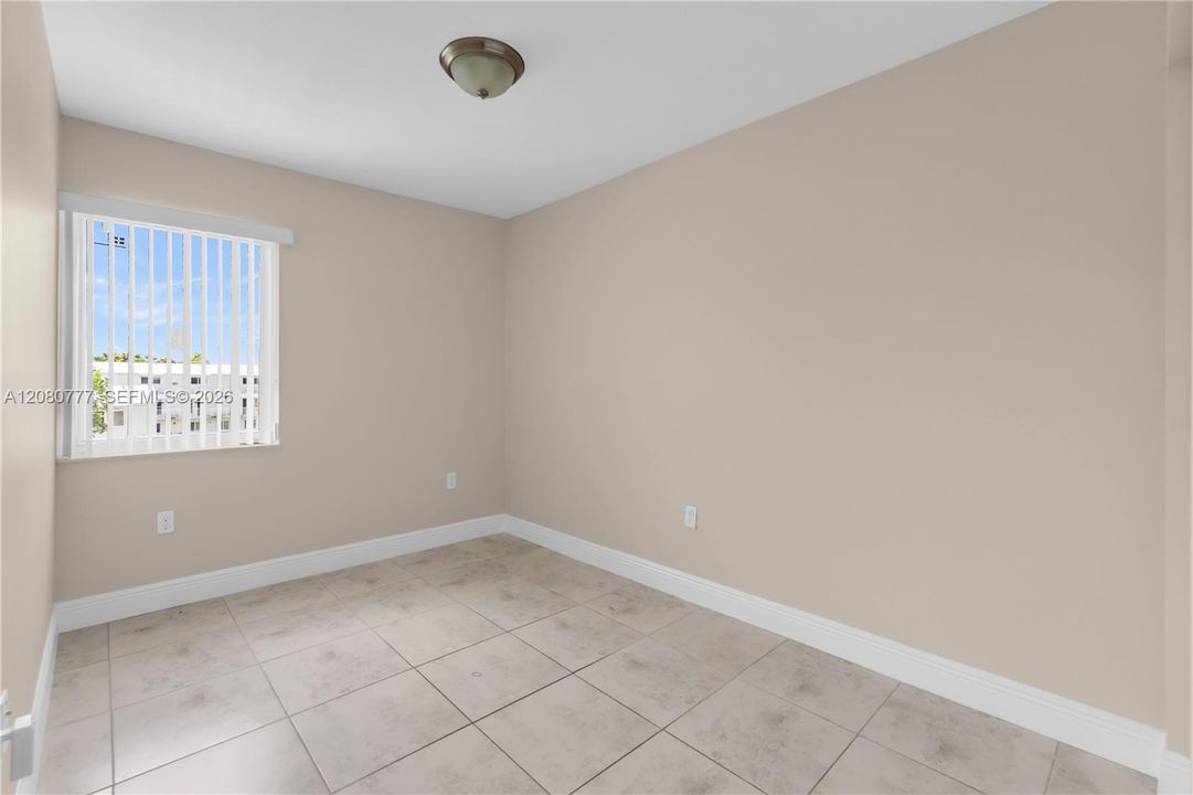 For Rent: $2,600 (3 beds, 1 baths, 1032 Square Feet)