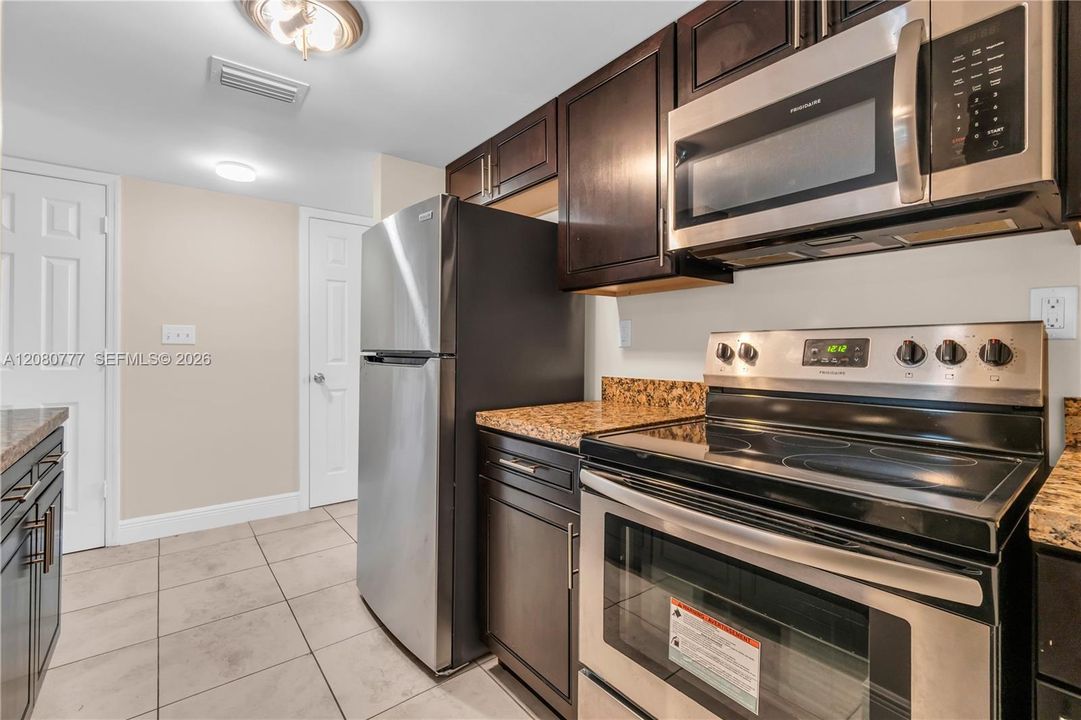 For Rent: $2,600 (3 beds, 1 baths, 1032 Square Feet)