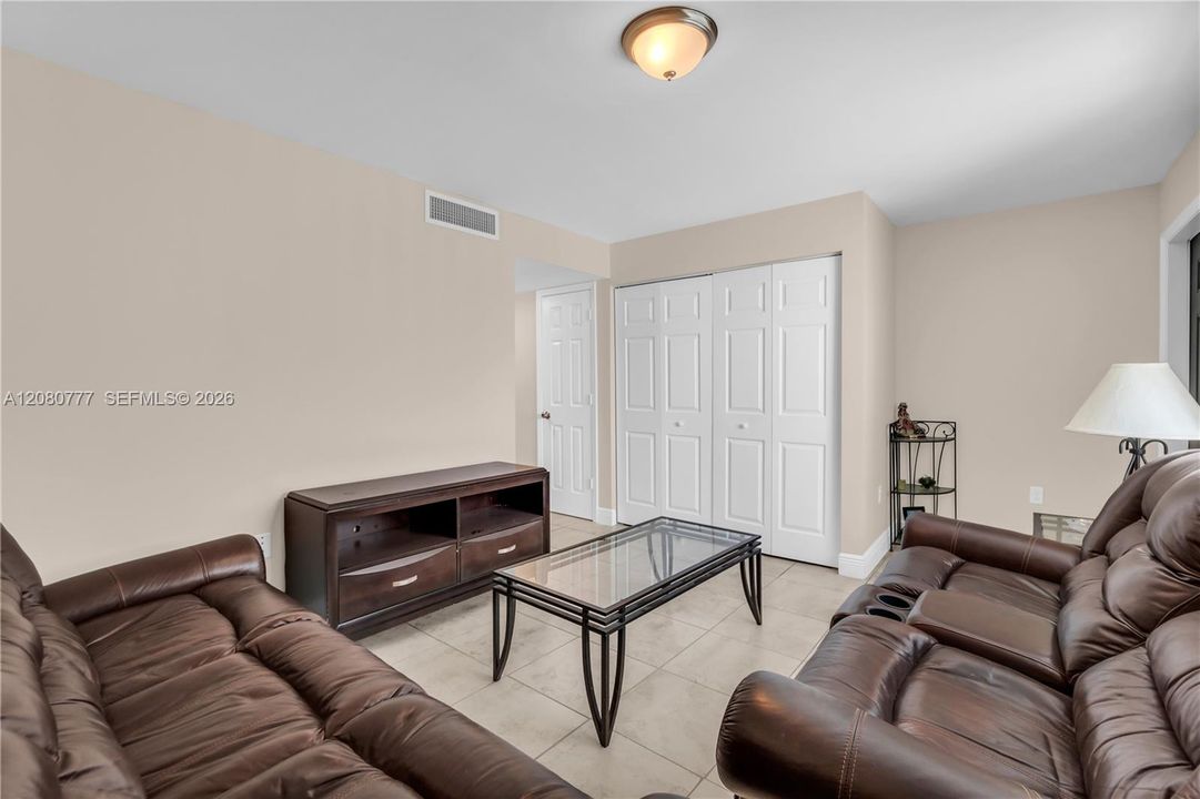 For Rent: $2,600 (3 beds, 1 baths, 1032 Square Feet)