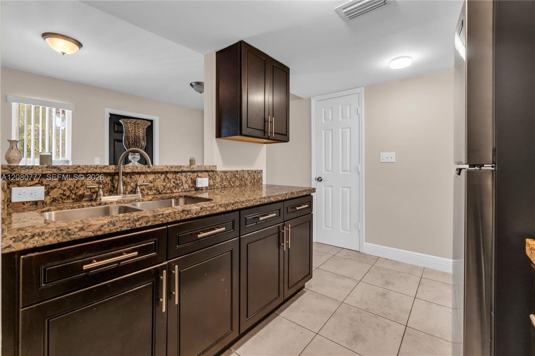 For Rent: $2,600 (3 beds, 1 baths, 1032 Square Feet)
