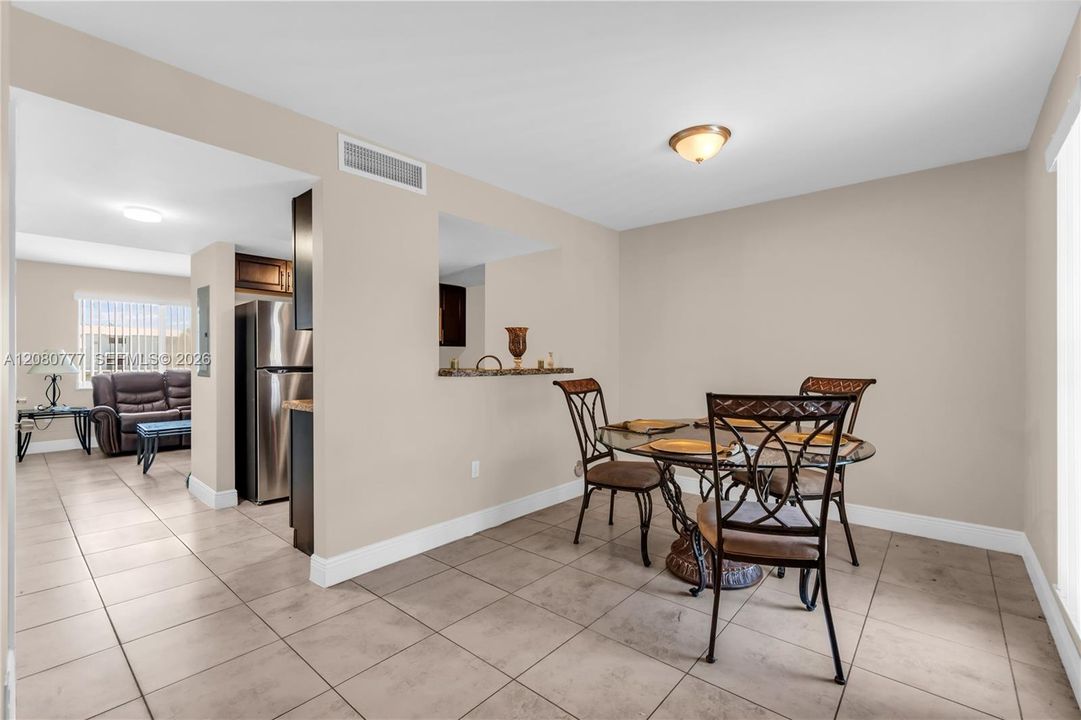 For Rent: $2,600 (3 beds, 1 baths, 1032 Square Feet)