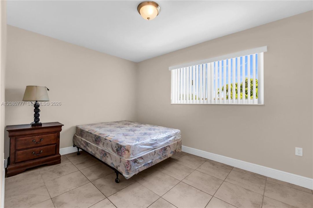For Rent: $2,600 (3 beds, 1 baths, 1032 Square Feet)