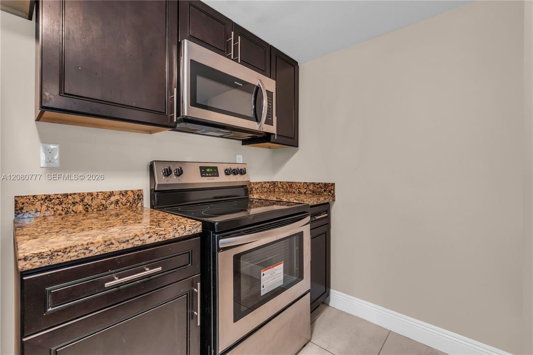 For Rent: $2,600 (3 beds, 1 baths, 1032 Square Feet)