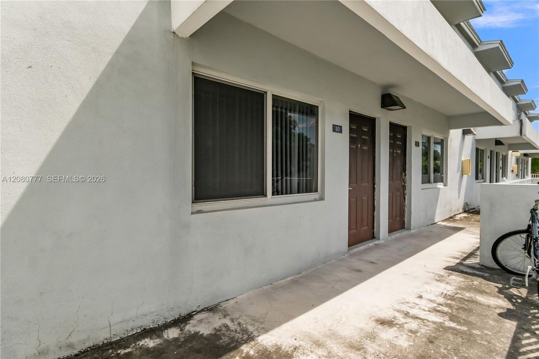 For Rent: $2,600 (3 beds, 1 baths, 1032 Square Feet)