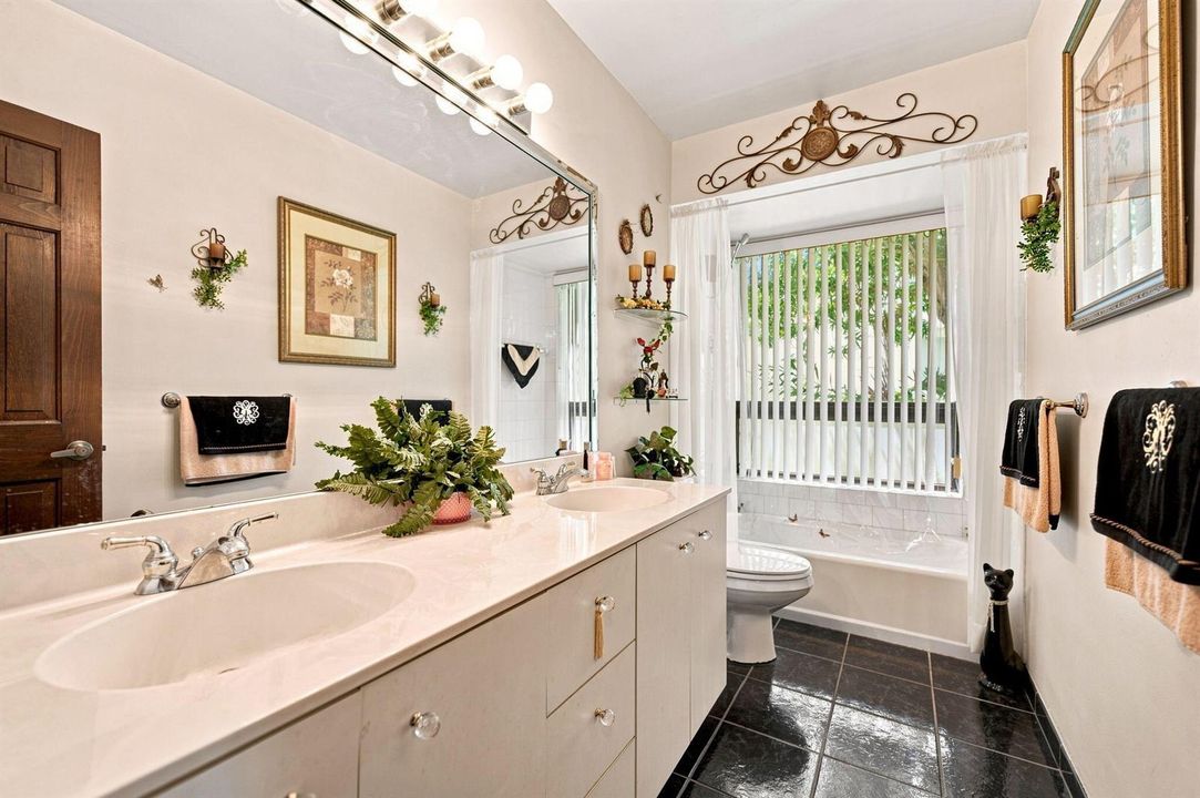 28-web-or-mls-11613-sunfish-way