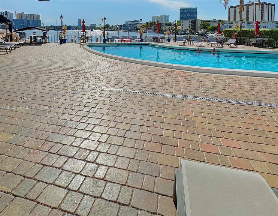 На продажу: $255,000 (1 спален, 1 ванн, 982 Квадратных фут)