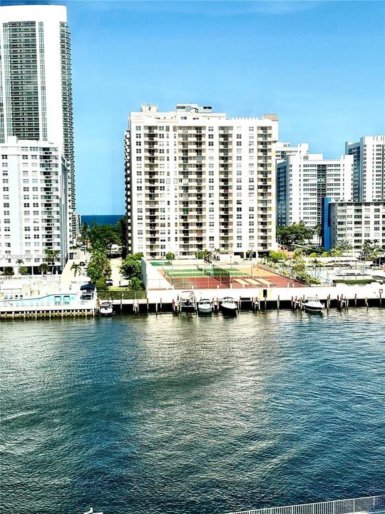 На продажу: $255,000 (1 спален, 1 ванн, 982 Квадратных фут)