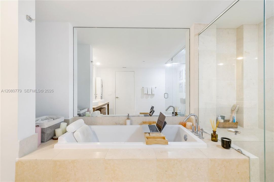 For Sale: $1,460,000 (2 beds, 2 baths, 1500 Square Feet)