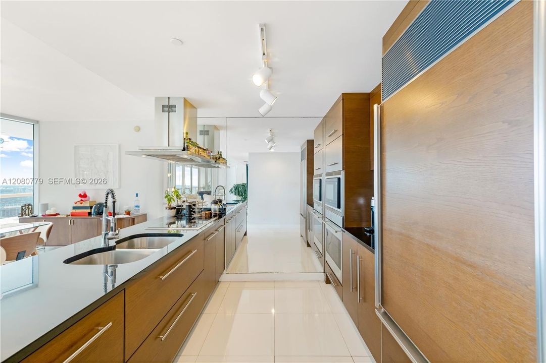For Sale: $1,460,000 (2 beds, 2 baths, 1500 Square Feet)