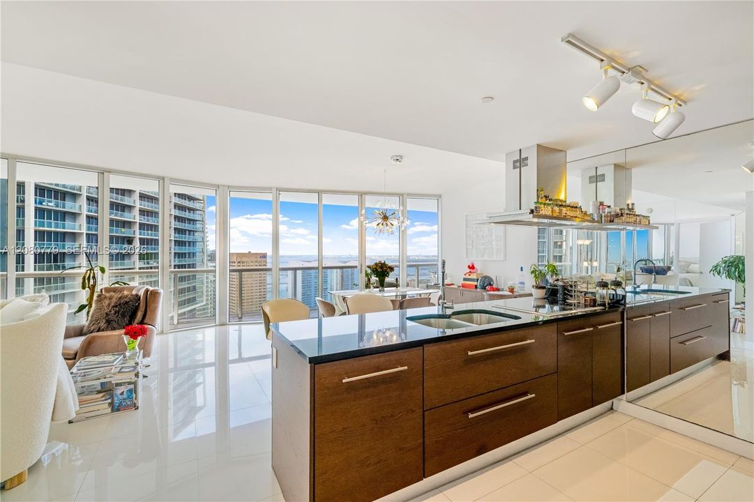 For Sale: $1,460,000 (2 beds, 2 baths, 1500 Square Feet)