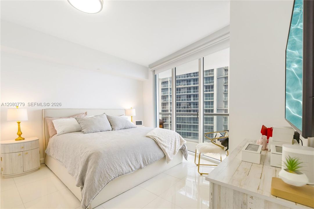 For Sale: $1,460,000 (2 beds, 2 baths, 1500 Square Feet)