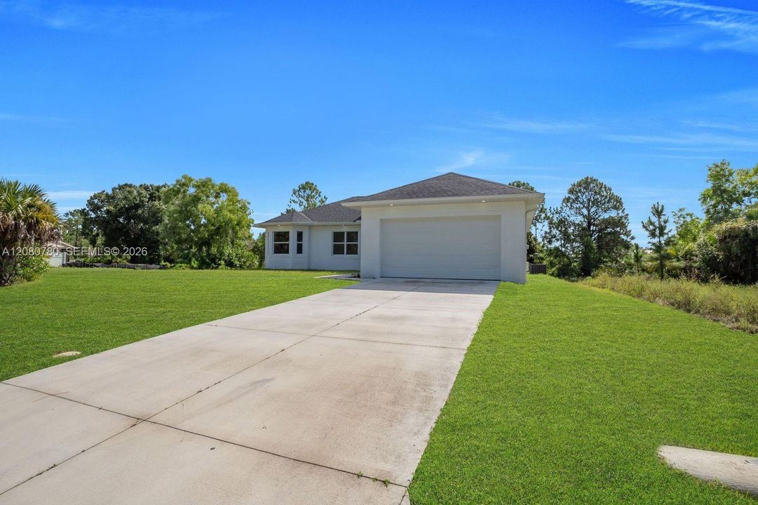 For Sale: $299,900 (3 beds, 2 baths, 1553 Square Feet)