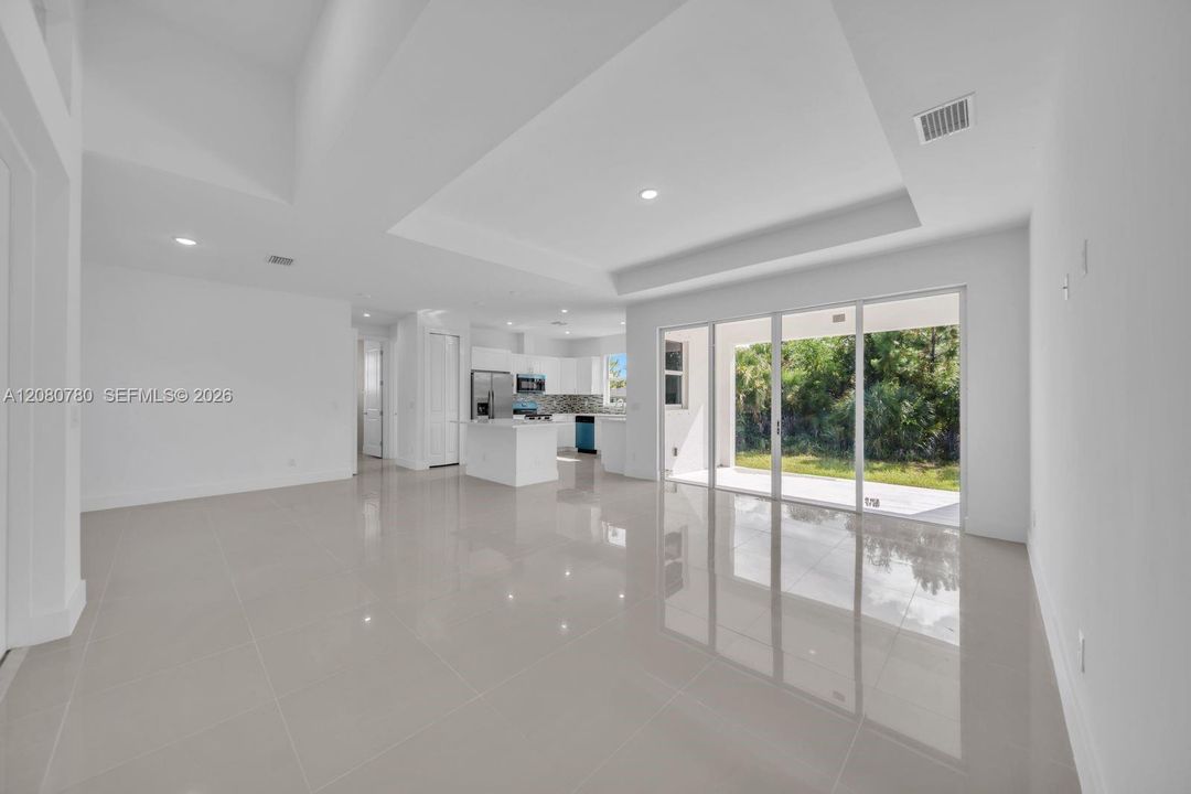 For Sale: $299,900 (3 beds, 2 baths, 1553 Square Feet)