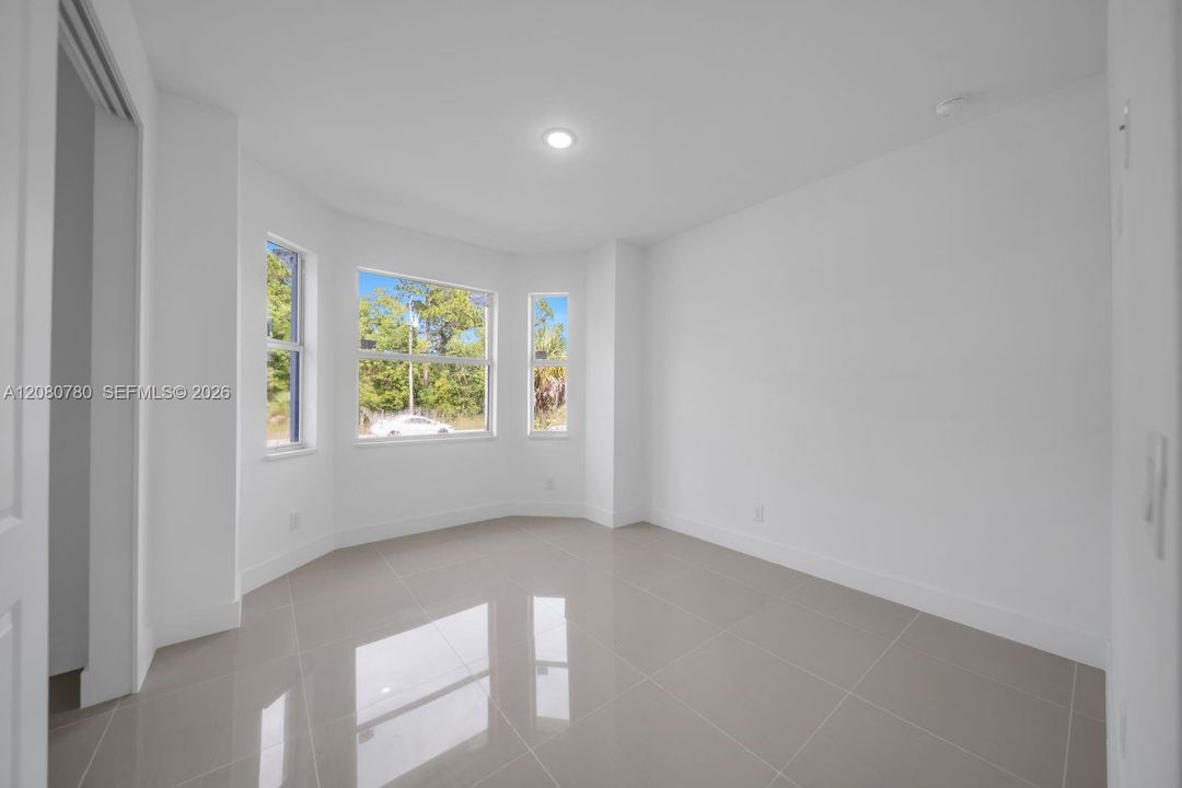 For Sale: $299,900 (3 beds, 2 baths, 1553 Square Feet)