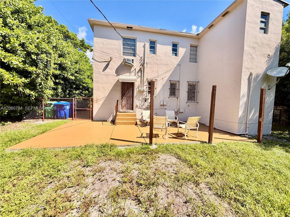 For Rent: $2,500 (2 beds, 1 baths, 1646 Square Feet)