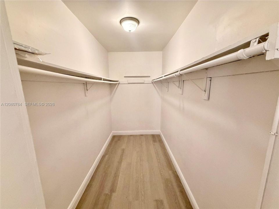 For Rent: $2,500 (2 beds, 1 baths, 1646 Square Feet)