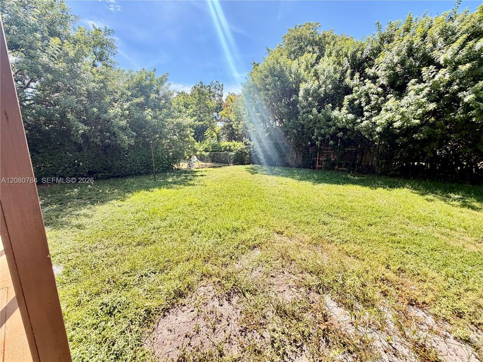 For Rent: $2,500 (2 beds, 1 baths, 1646 Square Feet)