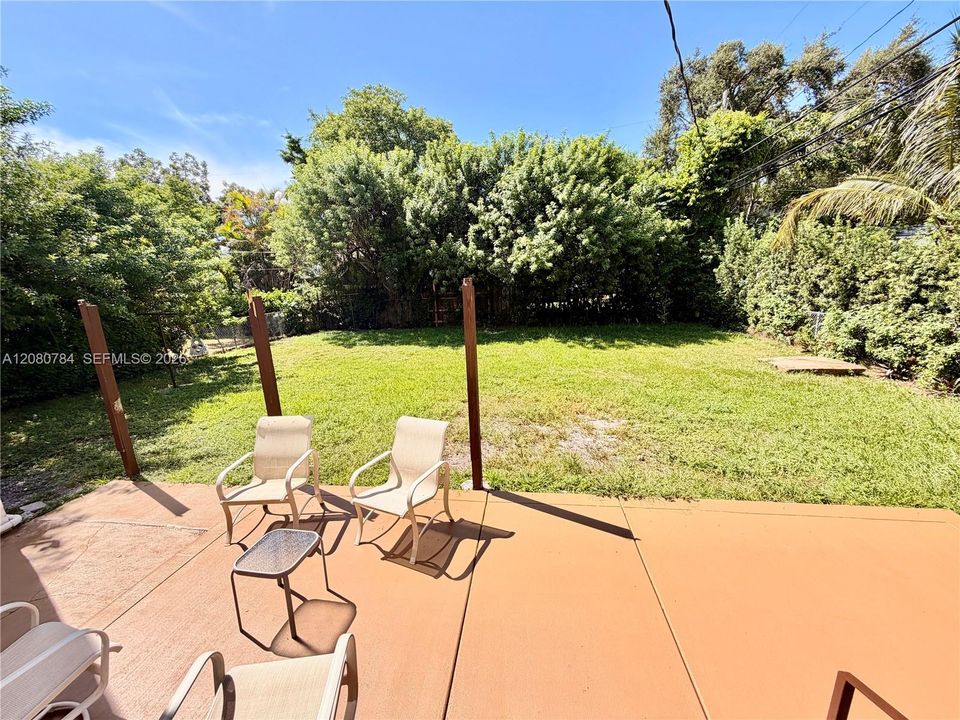For Rent: $2,500 (2 beds, 1 baths, 1646 Square Feet)