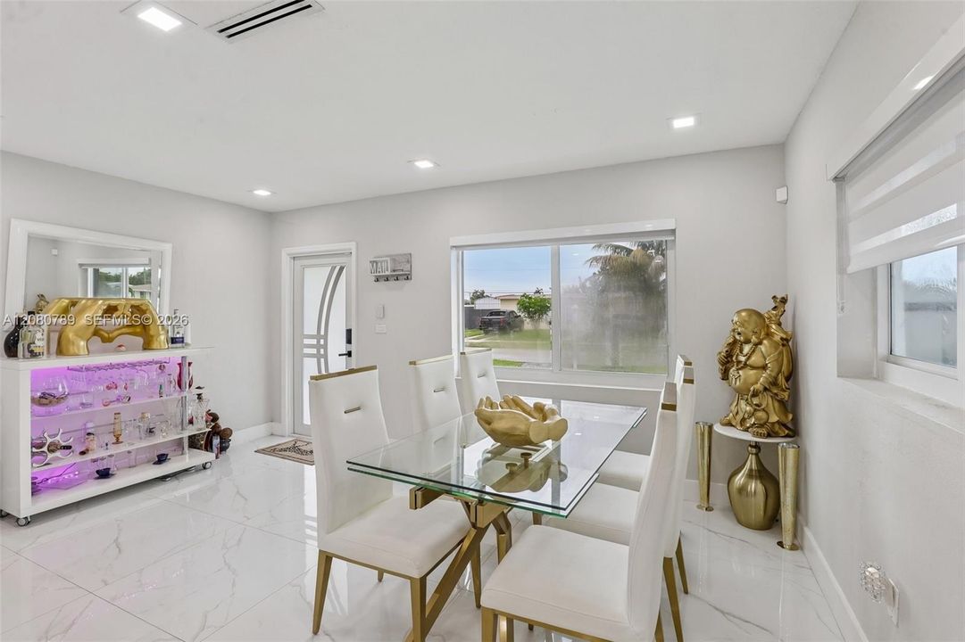 En Venta: $520,000 (3 camas, 2 baños, 1308 Pies cuadrados)