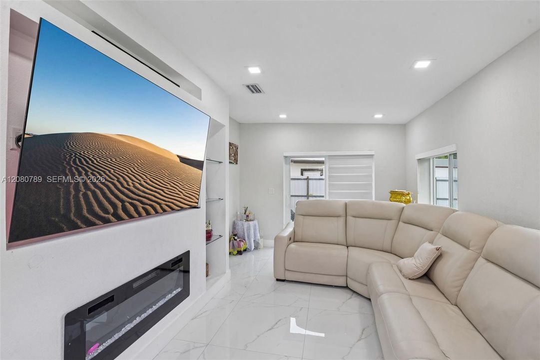En Venta: $520,000 (3 camas, 2 baños, 1308 Pies cuadrados)