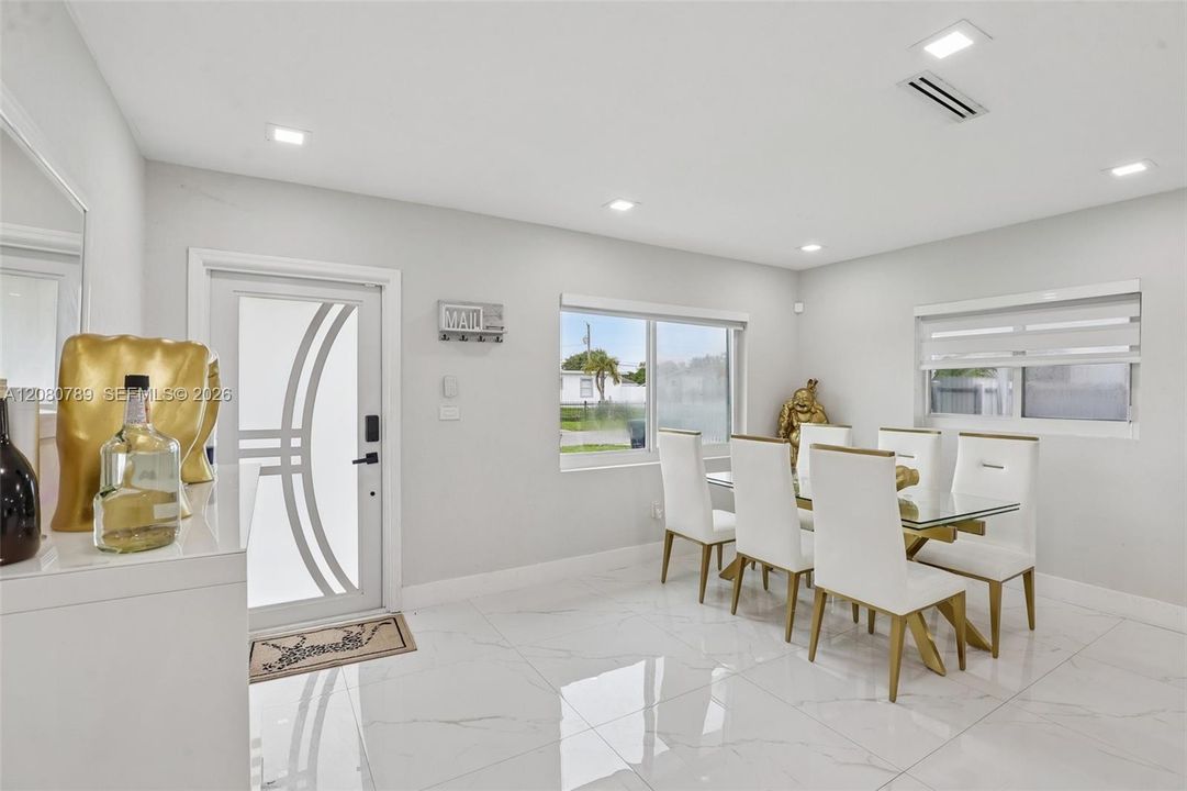 En Venta: $520,000 (3 camas, 2 baños, 1308 Pies cuadrados)