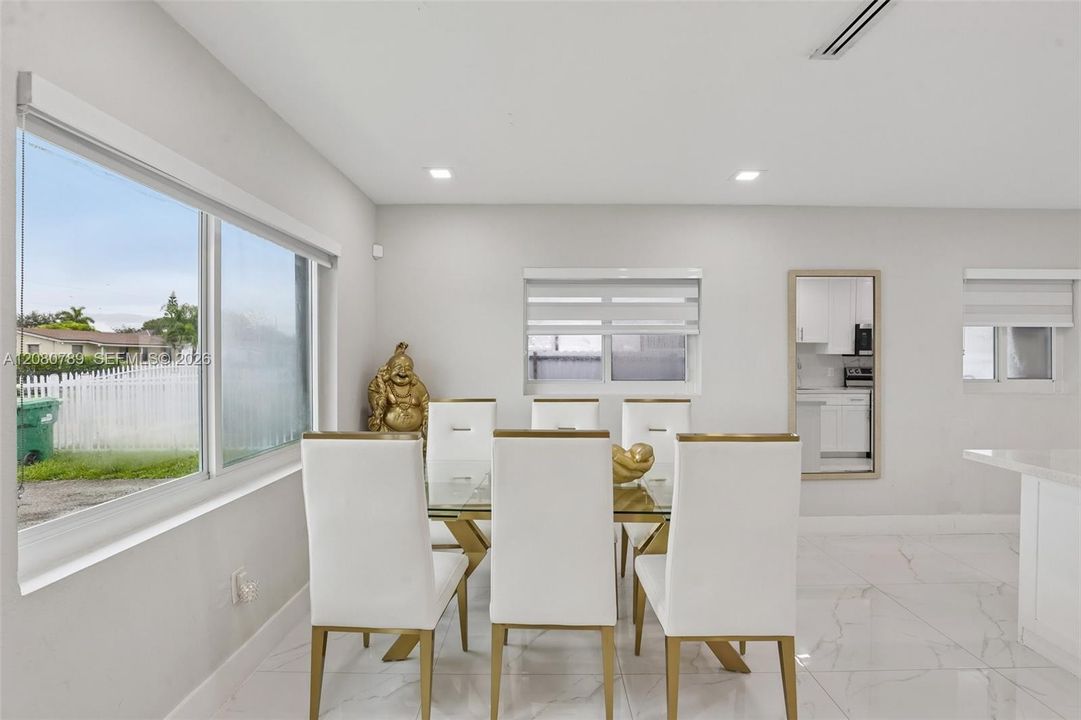 En Venta: $520,000 (3 camas, 2 baños, 1308 Pies cuadrados)