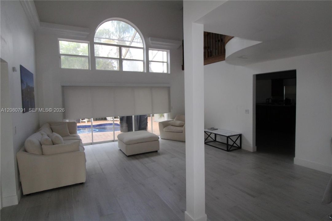 En Venta: $735,000 (4 camas, 2 baños, 2445 Pies cuadrados)